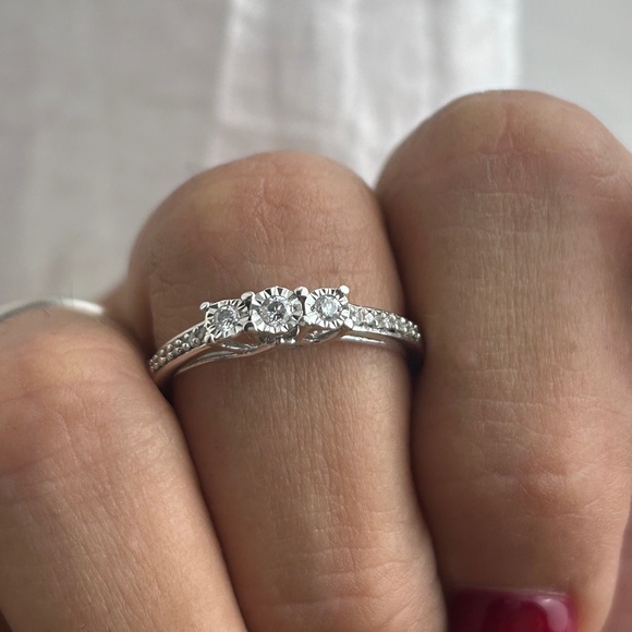 Elegante Diamond Ring - Size 7 14k Perfect for a Gift Engagement Quince